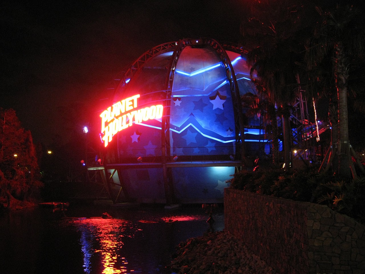 Vacation 2007-12 - Beaches Disney Hotels 0634.jpg - On the 2007-08 Florida vacation we visited beaches from Fort Myers to Sanibel Island sampling local food along the way. Green water and white sugar beaches! Arriving at Disney World we visited several of the theme resorts.